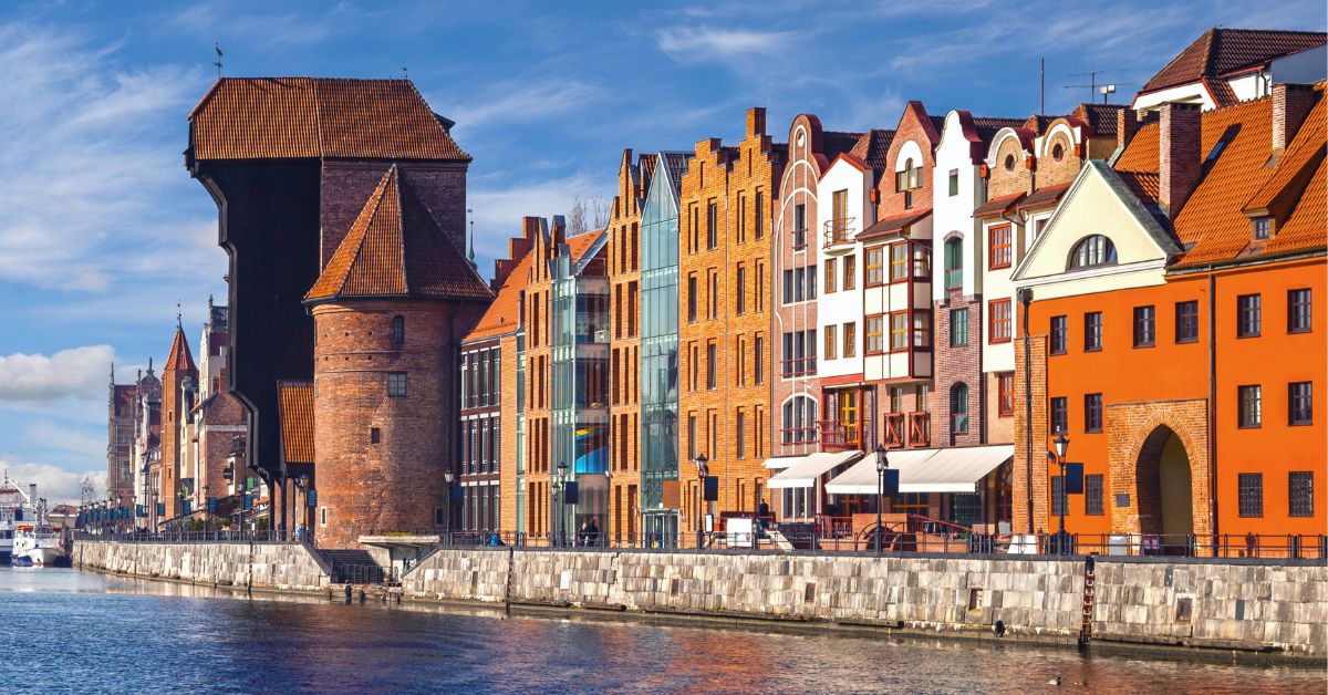 Historic Gdańsk Crane and colorful tenement buildings along the Motława River.